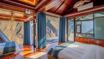 Exclusive House, Balcony | Premium bedding, down comforters, individually decorated