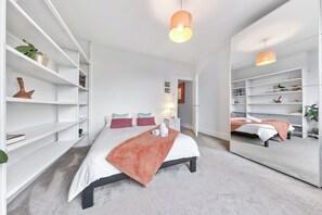 2 bedrooms, iron/ironing board, WiFi, bed sheets - Stylish Split level 2 bedroom flat in NW London (London)