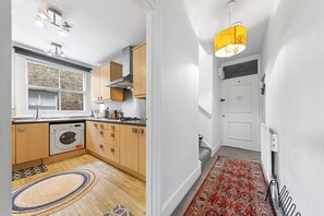 Private kitchen - Stylish Split level 2 bedroom flat in NW London (London)