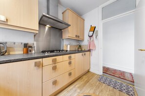 Private kitchen - Stylish Split level 2 bedroom flat in NW London (London)