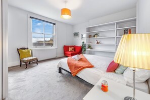 2 bedrooms, iron/ironing board, WiFi, bed sheets - Stylish Split level 2 bedroom flat in NW London (London)