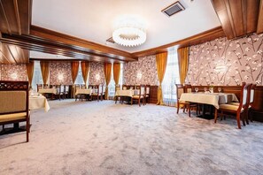 Dining - Charos Family Resort (Tashkent region)