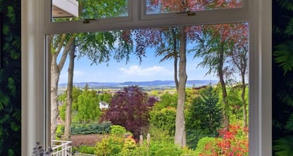 Five Marches - Poolside Stays with Stunning Views