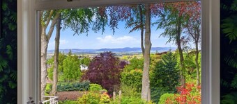 Five Marches - Poolside Stays with Stunning Views