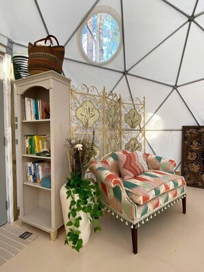 Interior - Sublime Geodesic Dome Haven near Lake Oconee in Georgia (Eatonton)