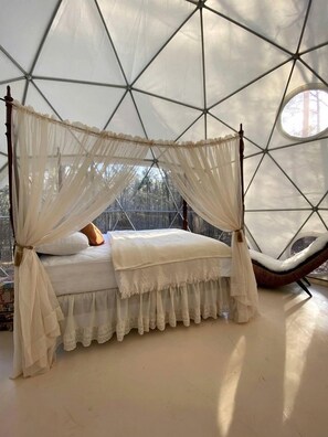 1 bedroom, WiFi, bed sheets - Sublime Geodesic Dome Haven near Lake Oconee in Georgia (Eatonton)