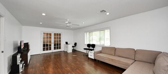 Lofty Grace Home 2 - Spacious 4BR Home