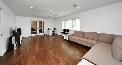 Lofty Grace Home 2 - Spacious 4BR Home