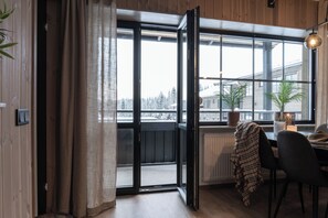 Apartment, 2 Bedrooms, Pets Not Allowed, Mountain View | Interior