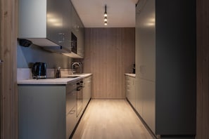 Apartment, 4 Bedrooms, Pets Not Allowed, Mountain View | Private kitchen | Fridge, microwave, oven, stovetop