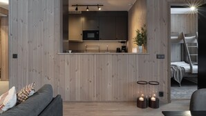 Un interior moderno con cocina, sofá y una cama litera.