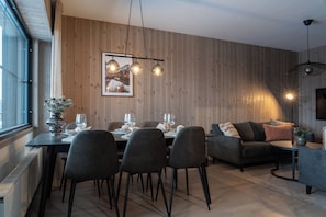 Departamento, 4 habitaciones, no se aceptan mascotas, vista a la montaña | Restaurantes
