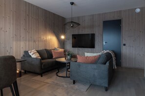 Apartment, 4 Bedrooms, Pets Not Allowed, Mountain View | Living area