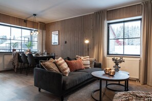 Apartment, 2 Bedrooms, Pets Not Allowed, Mountain View | Living area