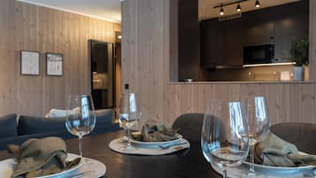 Apartment, 2 Bedrooms, Pets not allowed, Mountain View | Dining