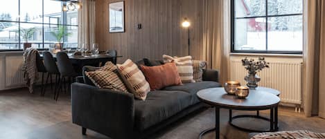 Apartment, 2 Bedrooms, Pets Not Allowed, Mountain View | Living area