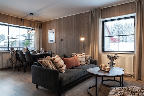 Apartment, 2 Bedrooms, Pets Not Allowed, Mountain View | Living area