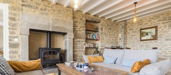 Renovated house with port view - 6 guests