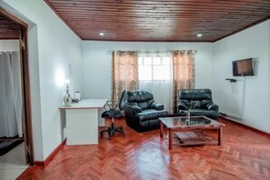 Living area - OKA Forest Lodge ANDASIBE (ANDASIBE)