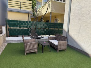 Terrace/patio - SeaWave 2 bedroom apt with terrace, 5 minutes to the beach! (Vodice)