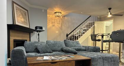 Cozy and Charming 1-bedroom condo with AC in lively Houston