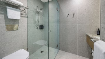 Brady King Skyline | Bathroom