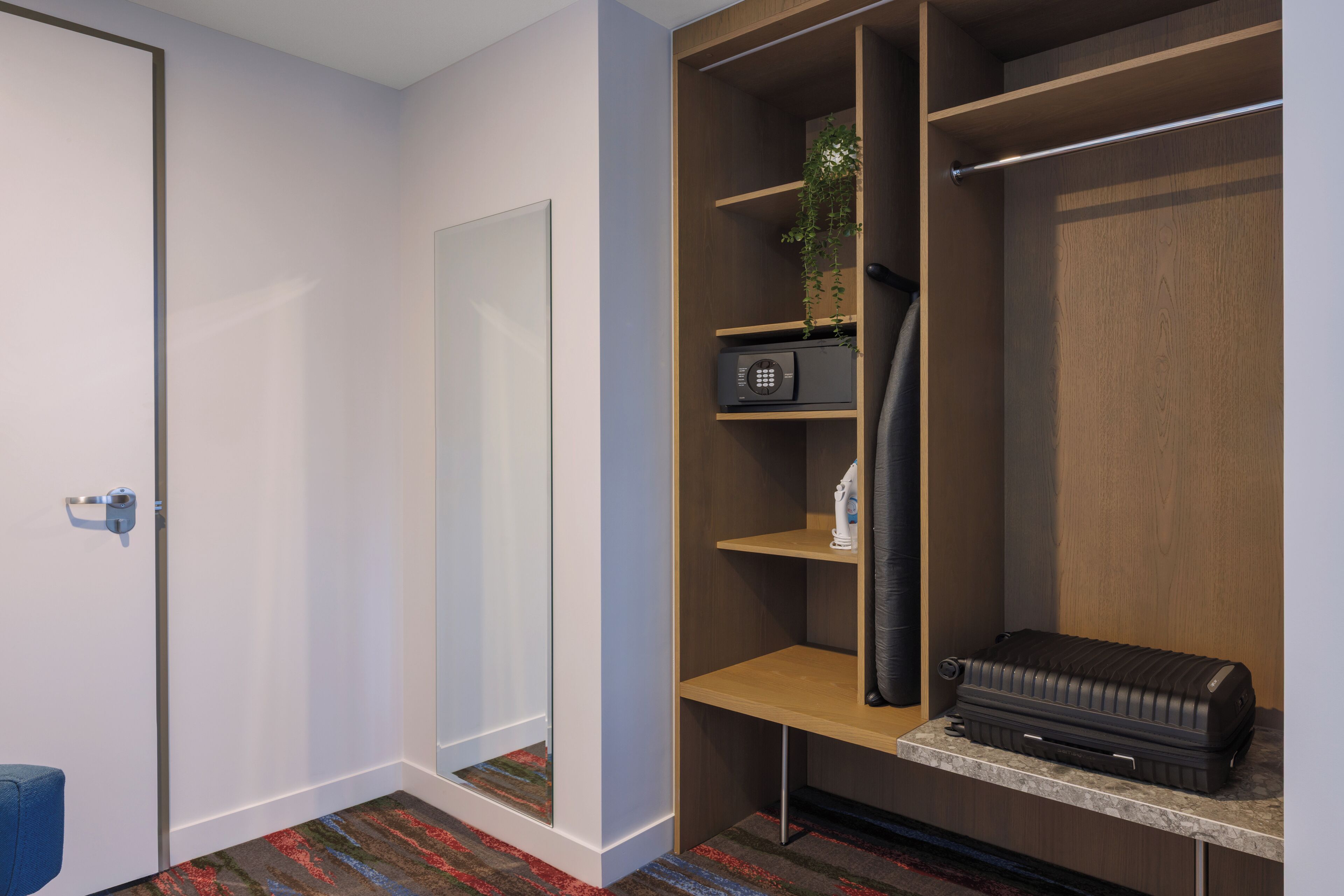Brady King City View | In-room safe, laptop workspace, blackout curtains, soundproofing