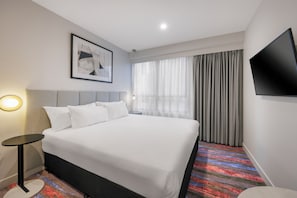In-room safe, laptop workspace, blackout curtains, soundproofing - Brady Hotel Elizabeth Street (Melbourne)