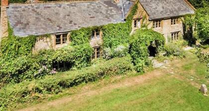 Beautiful Country Manor near the sea.