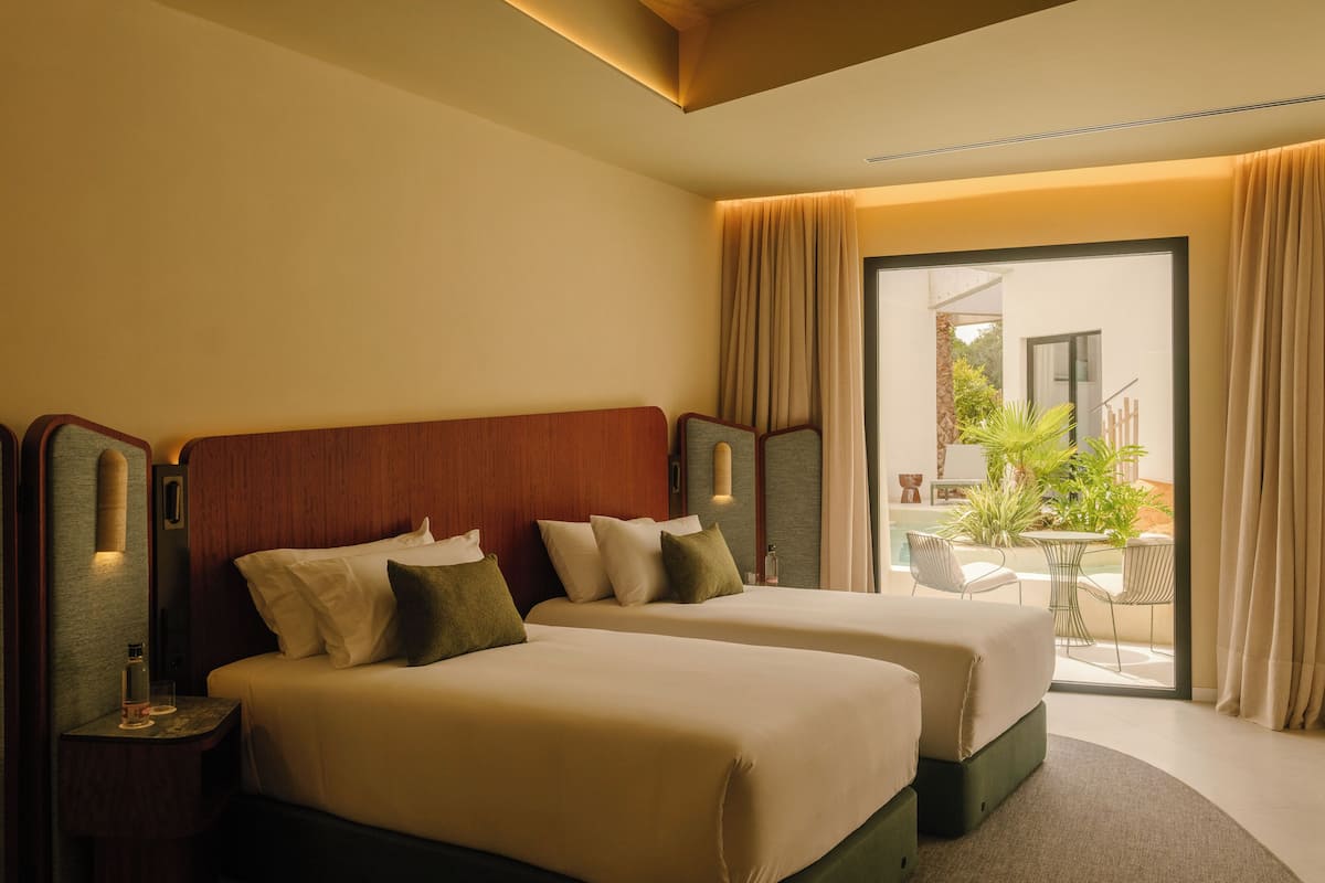 Premium bedding, down comforters, pillowtop beds, minibar