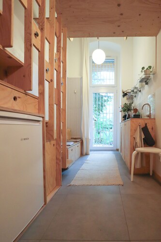 DAS STUDIO: Tiny-Apartment mit Garten-Oase mitten in Berlin