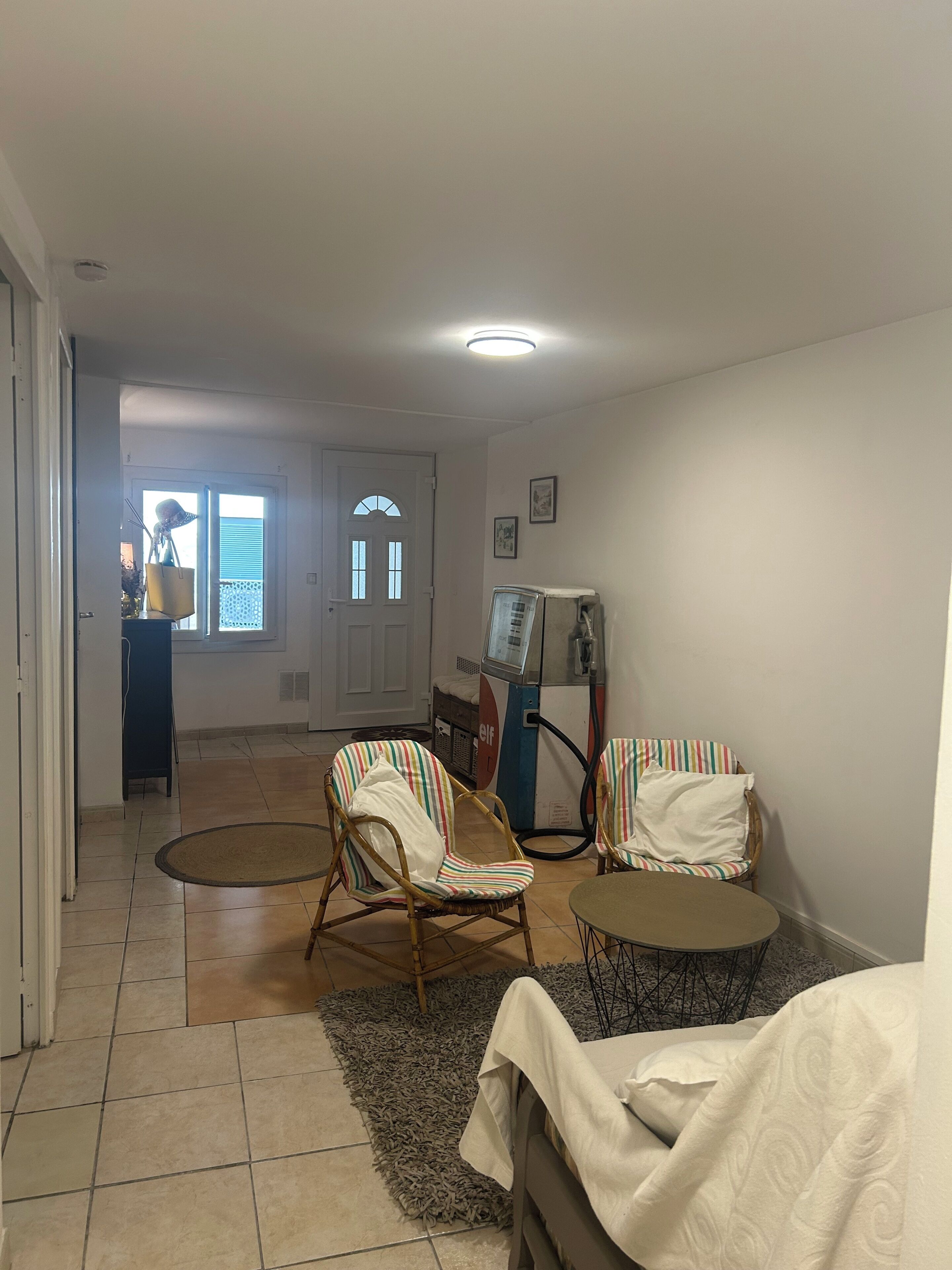 Maison De Charme Avec 3 Chambres, Une Terrasse Aménagée Et Un Garage - Pézenas