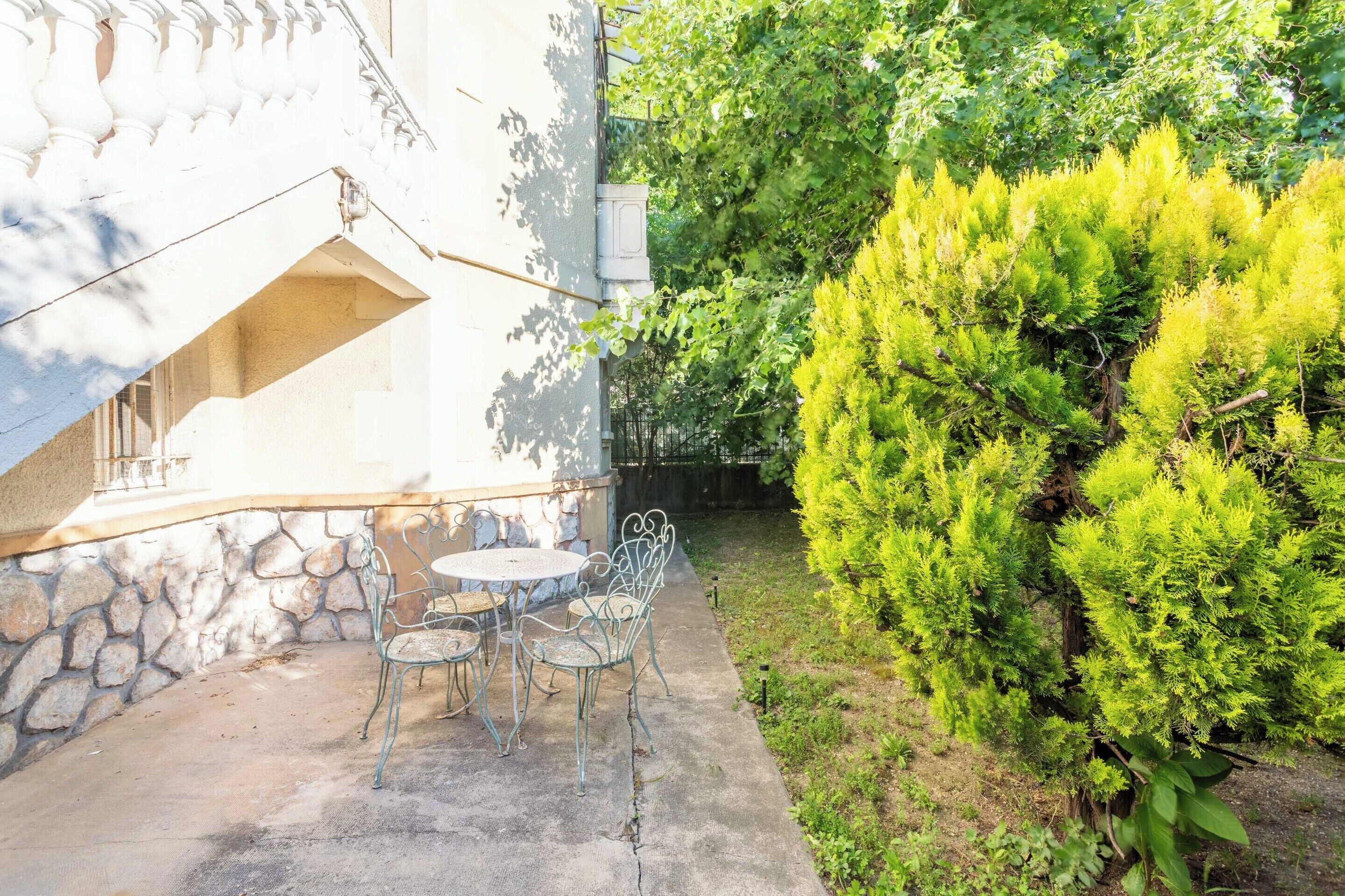 Apartment | Outdoor dining