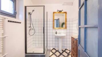 Apartment | Bathroom