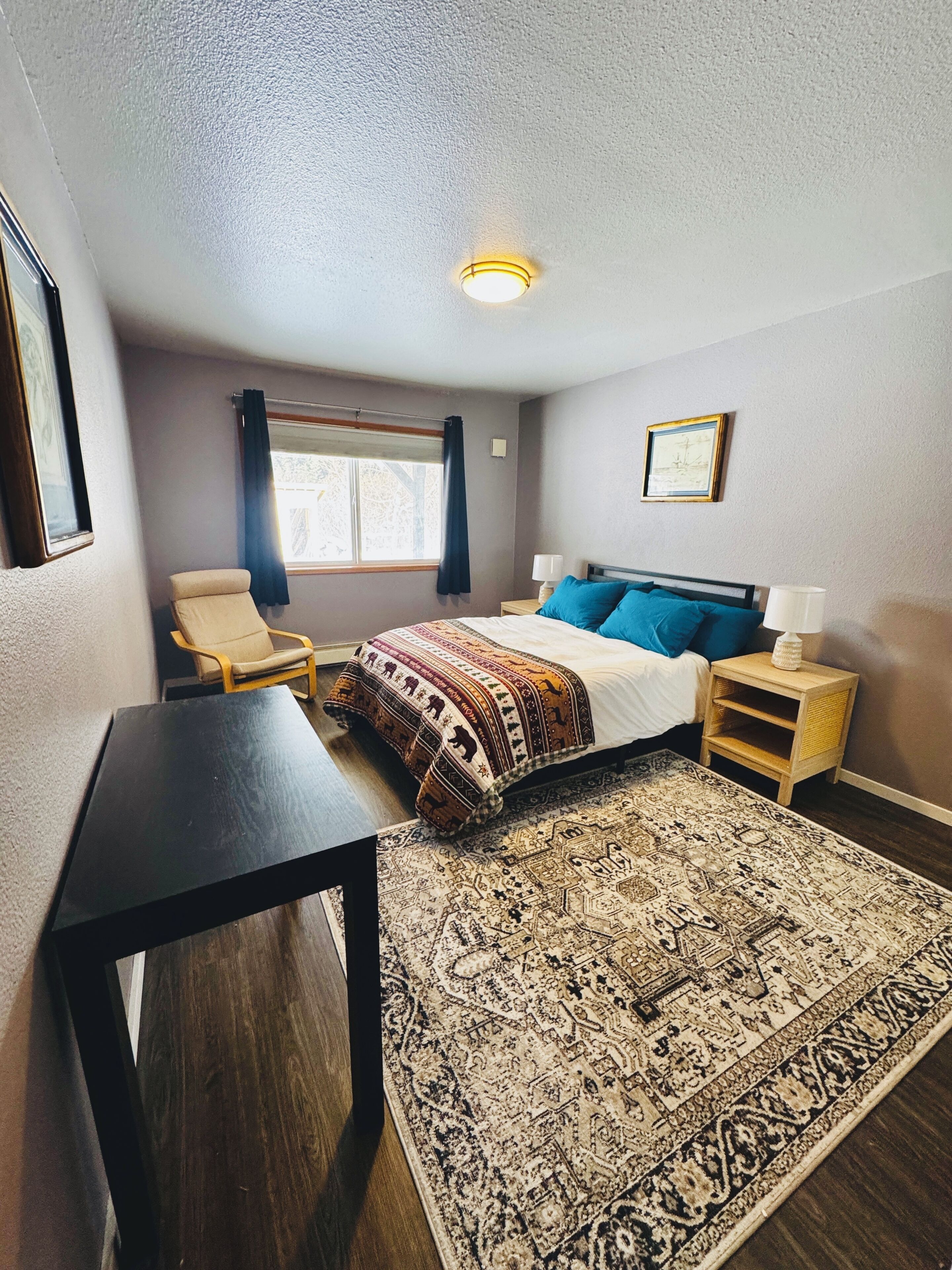 4 bedrooms, iron/ironing board, WiFi (free), bed sheets