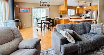 4-bedroom house in quaint Kodiak for your getaway