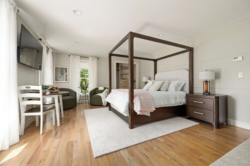 Apple Blossom Suite