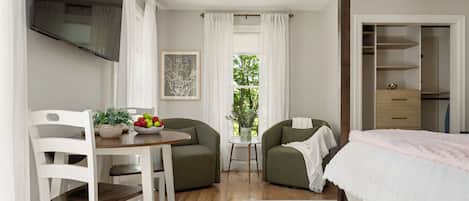 1 habitación, tabla de planchar con plancha, wifi gratis y ropa de cama