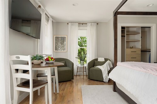 Apple Blossom Suite