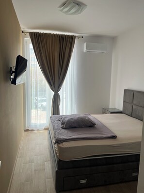 2 bedrooms, iron/ironing board, WiFi, wheelchair access