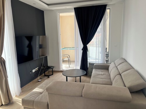 Perfect 2-bedroom apartment with AC in delightful Bečići