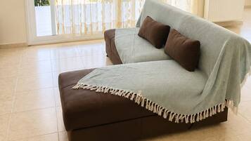 House | 2 bedrooms, soundproofing, Internet