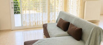 Treasure B B - Garden Stay in Paloukia Salamina