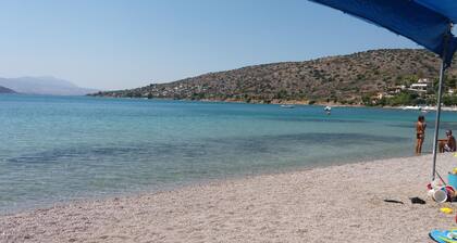 Treasure B B - Garden Stay in Paloukia Salamina