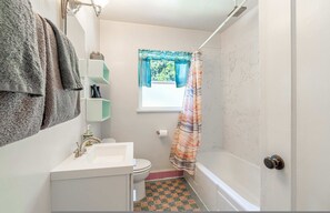 2 bedrooms, Internet - Midtown Sanctuary w Pac-man (Reno)