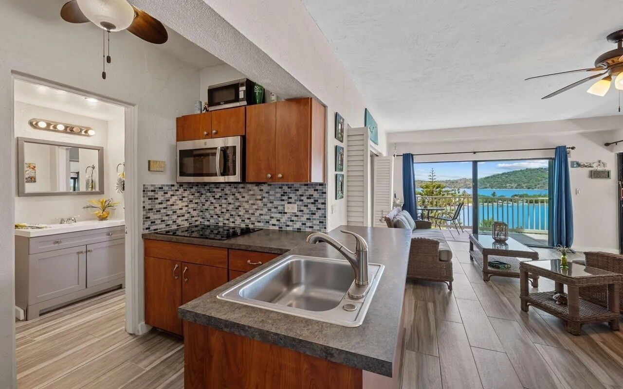 Condo, 1 Bedroom | Private kitchen | Fridge, oven, coffee/tea maker, toaster