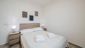 4 bedrooms, iron/ironing board, free WiFi, bed sheets