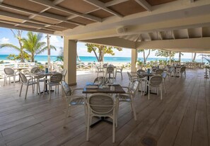 Outdoor dining - Your Caribbean Escape  Emotions by Hodelpa Resort (Puerto Plata)