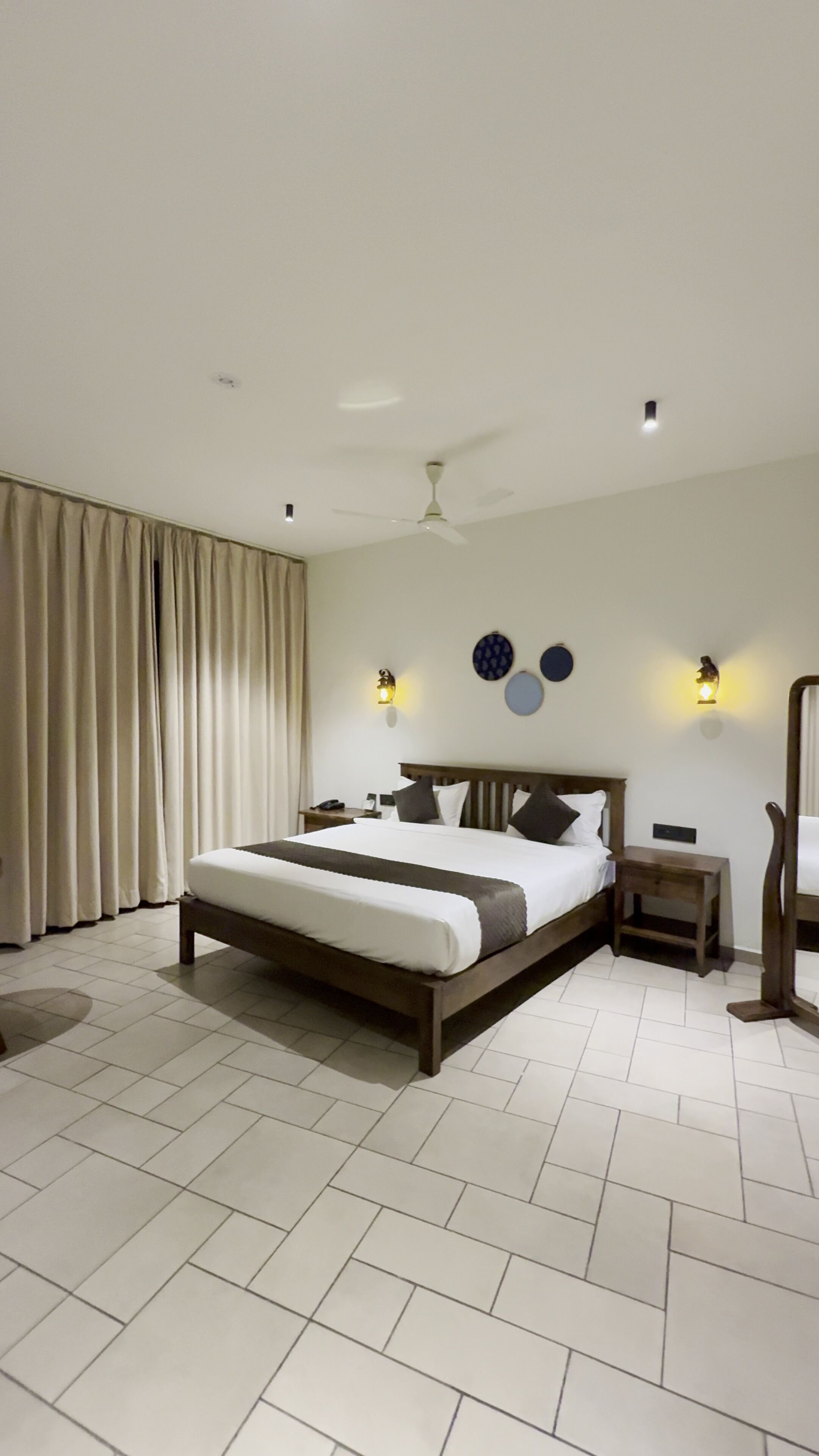 In-room safe, desk, laptop workspace, soundproofing