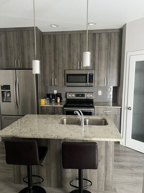Private kitchen - Comfortable Private Room – Central Winnipeg (Winnipeg)